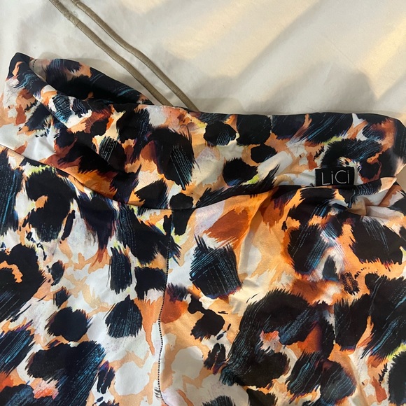 LiCi Fit Wild Thing Set Scrunch- Sports Bra and Leggings - Picture 5 of 8